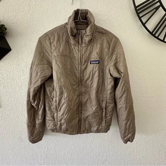 Patagonia womens lightweight Tan Jacket - Picture 2 of 5